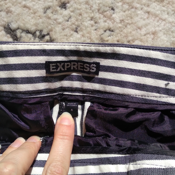 Express Shorts - Picture 2 of 5